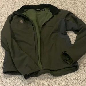 Mens soft shell jacket with fleece lining. Active fit